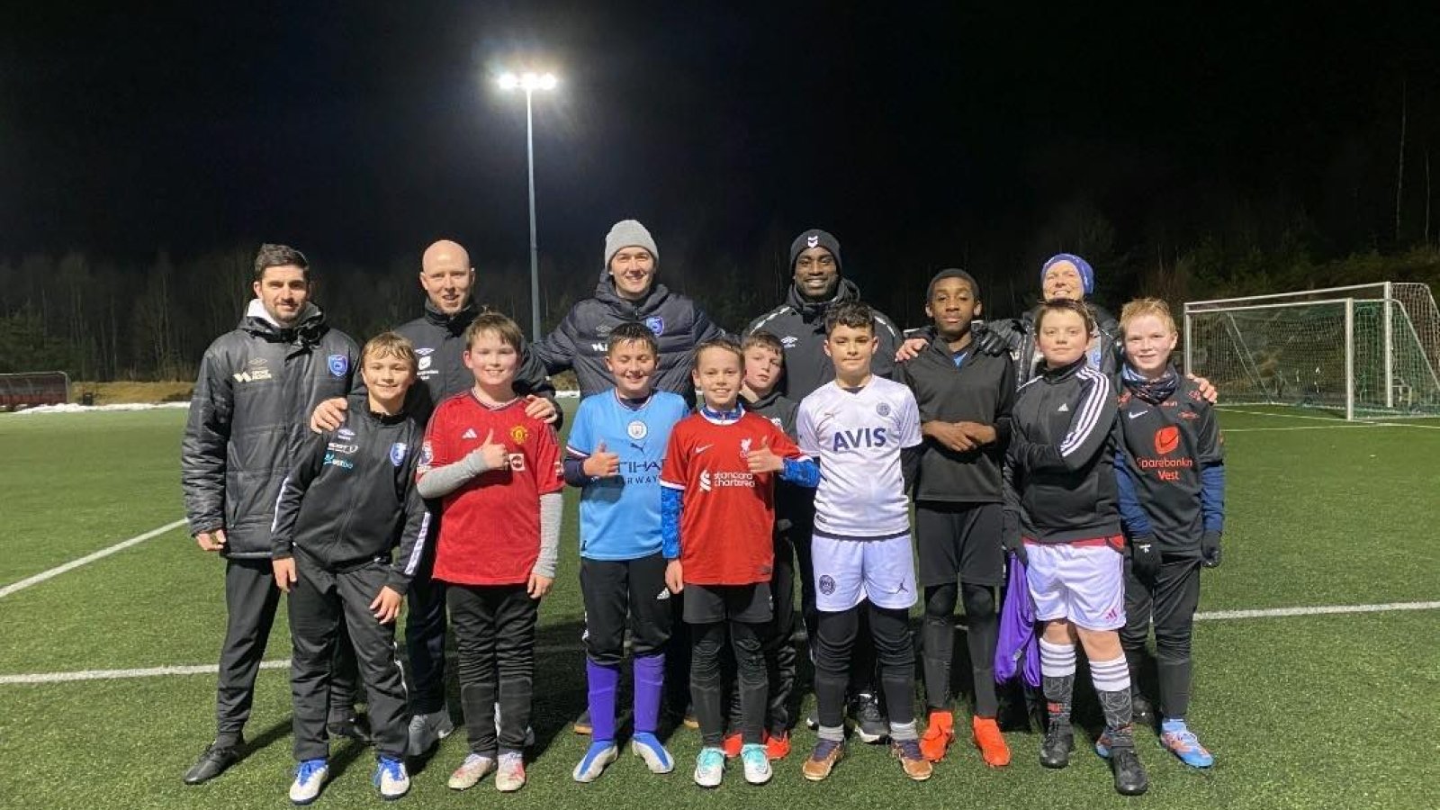 Spillerne på bildet fra venstre: Bohdan Parulek, Gullik Fekjan Thobro, Isack Dale Loen, Henrik Undeland, Filip Dale Loen, Batuhan Alkan Amara Alpha, Emre Mikkelsen og Troy Dale Johannesen. (Trenerne på bildet er Aleksander Loen og Erik Johannesen)